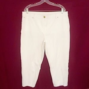 Chico’s White Ankle Crop Stretch Pants